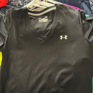 Under armour semi fitted tee